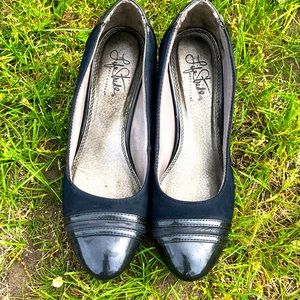 Navy Blue lifted flats 7.5